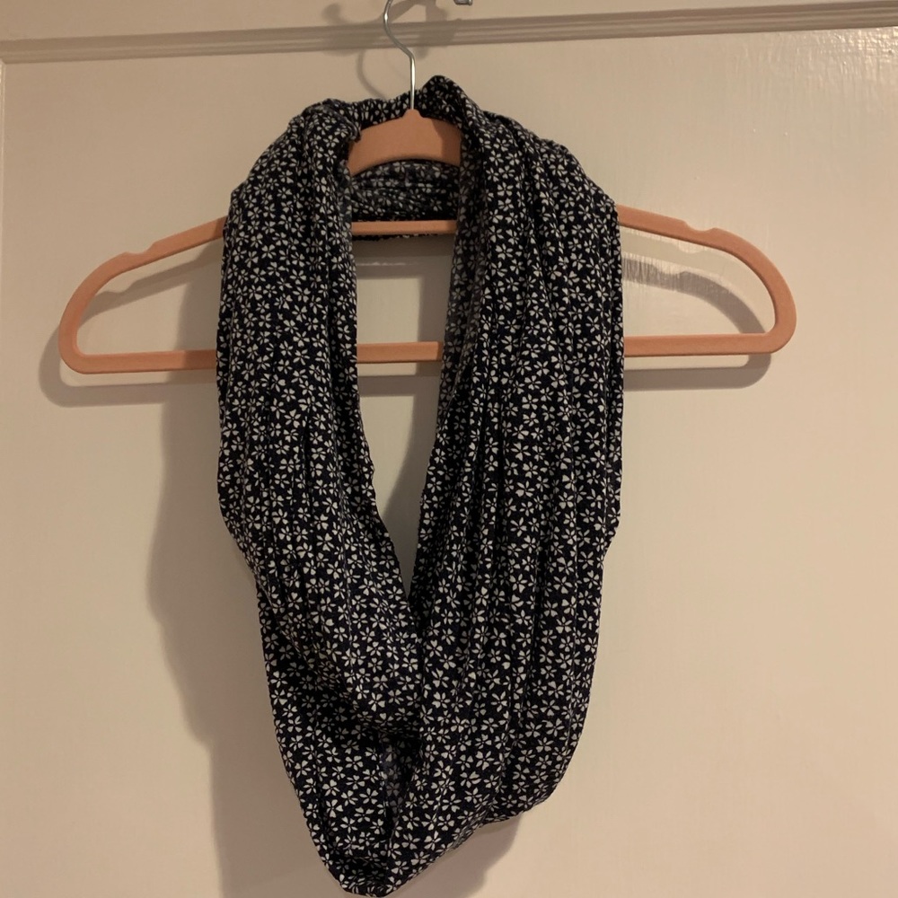 Brandy Melville Infinity Scarf